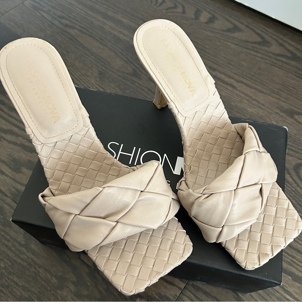 SQUARE TOE HEELS